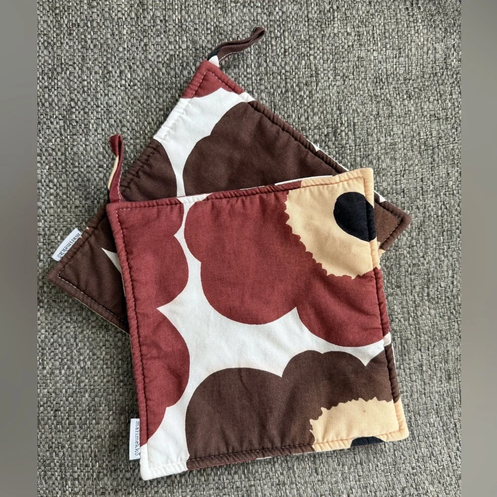 Marimekko Pieni Unikko Pair of Potholders #fallvibes - Picture 1 of 5